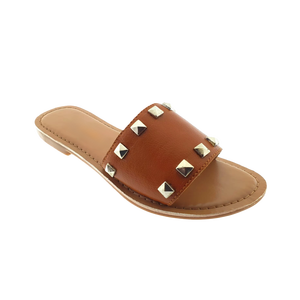 Sandales plates décontractées pour femmes en cuir, à enfiler, avec semelle rembourrée et détails en métal pyramidal, sandales de créateur en cuir de haute qualité pour femmes - Product Image 1
