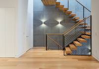 Escalier flottant moderne en bois avec marches en bois, design d'escalier moderne américain, escalier flottant décoratif intérieur solide avec garde-corps en verre