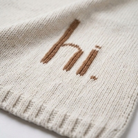 OEM Personnalisé 45x60cm "hi." Couverture de poussette tricotée brodée pour bébé, cadeau de naissance pour les boutiques de vêtements pour nouveau-nés
