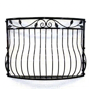 Balustrade de balcon traditionnelle en fer forgé à fixer au mur ; résistante à la rouille, facile à assembler, avec un design supérieur stylisé. - Product Image 1