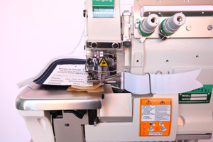 Machine à coudre surjeteuse à plat RONMACK RM-700-4D-BD à une aiguille pour pliage et reliure de pochettes - Product Image 4