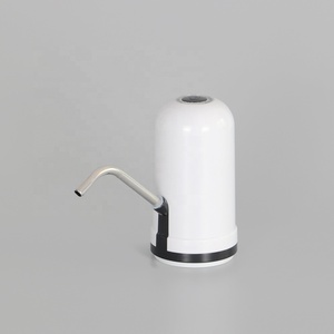 Bomba automática <span class=keywords><strong>de</strong></span> plástico <span class=keywords><strong>para</strong></span> <span class=keywords><strong>botellas</strong></span> <span class=keywords><strong>de</strong></span> <span class=keywords><strong>agua</strong></span> potable, <span class=keywords><strong>dispensador</strong></span> <span class=keywords><strong>de</strong></span> <span class=keywords><strong>agua</strong></span> portátil con carga USB - Product Image 2