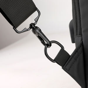 กระเป๋าคาดอกผู้ชายแฟชั่นกันน้ำกันขโมย ทำจากหนัง PU พร้อมซิปปิด  กระเป๋าสะพายข้างอเนกประสงค์สำหรับเดินทาง - Product Image 4