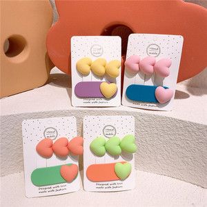 Pinzas para el cabello de estilo coreano para niñas, lindas pinzas BB con diseño de corazón de princesa en bloques de color, pinzas para el cabello de bebé, pinzas para el cabello populares en línea. - Product Image 2