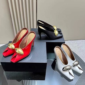 Sandales pour femmes à ornements métalliques, à talons hauts aiguille, à bride, style mules fines à bout ouvert, pour soirée - Product Image 4