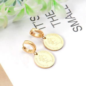 Boucles d'oreilles pendantes asymétriques Ason, nouveau design, bijoux en acier inoxydable plaqué or, motif étoile et lune - Product Image 1