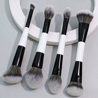 Kit de 4 pinceaux de maquillage double-embout à manche en bois, incluant pinceaux angulaires pour blush, fond de teint, contour et anticernes, Noir et Blanc, Outils de maquillage véganes