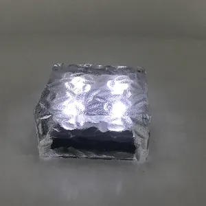 따뜻한 화이트 Ip44 방수 Led 태양 아이스 큐브 빛 젖빛 벽돌 야외 풍경 조명 도로 장식