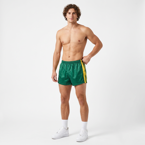 Shorts en satin vert pour homme avec bande latérale jaune, taille élastique, taille mi-haute, décontractés, respirants, en polyester tissé - Product Image 1