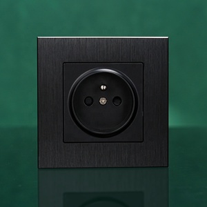 China Fabricación de fábrica IP 20 Europa Enchufe de enchufe eléctrico Panel de aluminio Francés 2P + T Enchufe de pared de puesta a tierra - Product Image 1