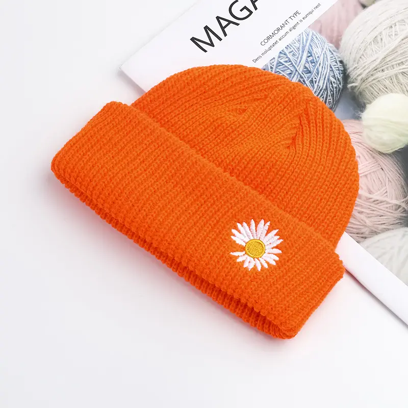 Chapeaux de sport en tricot avec broderie sur mesure pour l'hiver, Bonnet court de couleur unie