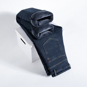 <span class=keywords><strong>Vaqueros</strong></span> de invierno cálidos de algodón para <span class=keywords><strong>hombre</strong></span>, talla grande, de mezclilla gruesa con forro polar, lavado medio, corte recto holgado y elástico, ideales para negocios. - Product Image 1