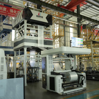 Équipement de soufflage de film ABA multicouche, machine de production automatique de film plastique à enroulement automatique