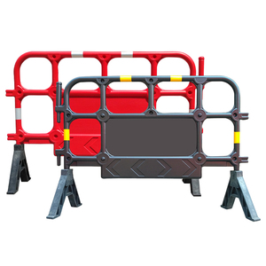 Barrera de Tráfico Reflectante Prismática de Alta Intensidad HDPE/PE Roja de 1400 mm, IP22, No Llenable con Agua, para Obras Viales - Product Image 1