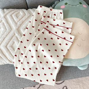 <span class=keywords><strong>Pigiama</strong></span> Minimalista da <span class=keywords><strong>Donna</strong></span> con Stampa Cuori Rossi: Nuovo Set Estivo a Maniche Corte Indossabile Come Abbigliamento da Casa - Set 3 Pezzi - Product Image 5