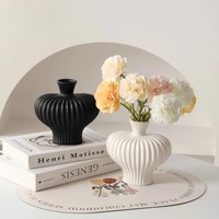 Vase d'art en céramique vintage de style français Wabi-Sabi Luxe léger esthétique unique pour un arrangement floral haut de gamme