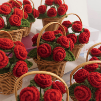 Nouveau tricoté à la main rouge Rose Crochet fleur panier laine fil ornement pour décoration de bureau article chaud conception transfrontalière