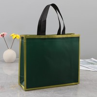 Bolsos de compras no tejidos impermeables con estampado personalizado a la moda para mujer, bolso de moda para tienda de ropa, embalaje de regalo