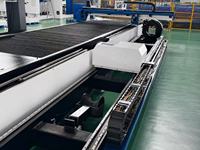 Machine de découpe laser à fibre haute vitesse pour tôles et tubes avec mandrin pneumatique pour acier inoxydable et acier au carbone