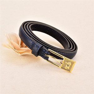 Cinturón Delgado de Cuero Genuino de 1.3cm para Mujer, Diseño Exclusivo con Hebilla Grabada en Oro Rosa - Product Image 1