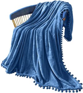 Venta al por mayor de fábrica Manta suave plegable Pom franela Fleece cálido Fuzzy One-Ply para el hogar y el picnic para toda la temporada - Product Image 1