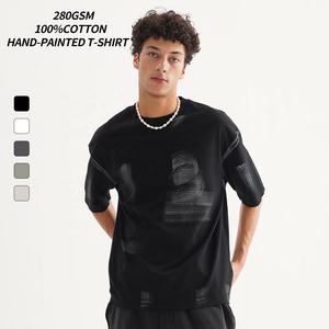 T-shirts surdimensionnés en détresse Hommes Personnalisé 280 Gsm Peint à la main Street Wear Fabricants de t-shirts - Product Image 1
