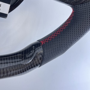 CCExcellent Volant en fibre de carbone personnalisé, design sportif de luxe avec LED en cuir perforé et point rouge pour <span class=keywords><strong>Camaro</strong></span> SS - Product Image 3