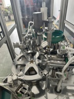 Machine d'assemblage entièrement automatique pour vannes d'extincteur et vanne de tête de gicleur