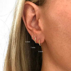 Boucles d'oreilles Huggie en argent sterling S925 Twist Hoop pour femmes de conception populaire SP - Product Image 3