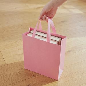 Sacs cadeaux de luxe personnalisés en carton écologique avec estampage à chaud argenté pour cosmétiques, eau d'essence et rouges à lèvres – Sacs portables haut de gamme - Product Image 5
