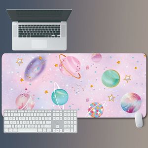 Alfombrilla de Ratón de Goma Personalizada con Diseño de Dibujos Animados, Alfombrilla de Escritorio Extra Grande para Uso con Portátil - Product Image 1