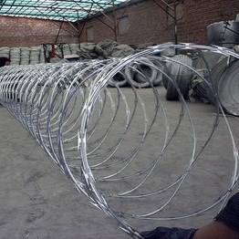 Alambre de púas de hierro galvanizado en rollo para cercas de seguridad, alambre de concertina - Product Image 3