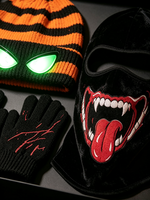 Ensemble Cadeau Costume d'Halloween : Bonnet Tricoté Yeux Lumineux, Gants Tachés de Sang, Cache-Cou Cosplay avec Boîte Cadeau – Idéal pour Fêtes et Cadeaux d'Invités