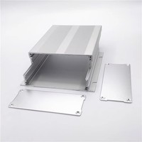 Boîtier de contrôle en aluminium extrudé 113*40*120mm avec dessus à ailettes, centre lisse, brides de montage en U argentées, IP54 pour l'électronique