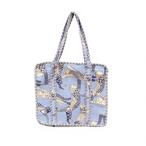 Sac fourre-tout matelassé imprimé lavable pour l'été, motif gris Inde, avec deux bretelles et doublure incluse, vente en gros - Product Image 1