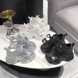 <span class=keywords><strong>Baskets</strong></span> à Plateforme Épaisse Style Marche pour Femme, Nouveaux Modèles de Chaussures de Créateur à Talons Compensés avec Logo Personnalisé en Dropshipping pour Dames - Product Image 2