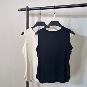 Chaleco sin mangas para mujer SUHE TS-018, de algodón puro, color liso blanco y negro, corte holgado, informal, para usar como capa base. - Product Image 1