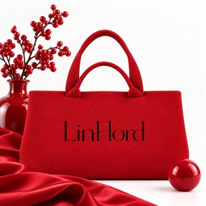 Bolso tote de punto con asas largas y cortas para compras navideñas, paseos informales y atuendos relajados en la gama de productos para mujer. - Product Image 1