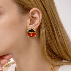<span class=keywords><strong>Orecchini</strong></span> a Perno J&D Moda Autunno Inverno, Placcati in Oro 18K PVD, Acciaio Inossidabile con Smalto Nero e Rosso a Forma di <span class=keywords><strong>Coccinella</strong></span> - Product Image 4