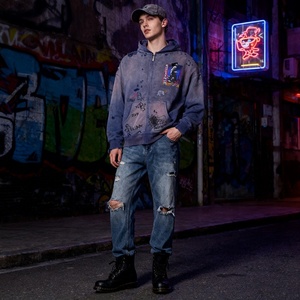 Sweat à capuche surdimensionné pour homme personnalisé avec effet délavé vintage, éléments déchirés et design imprimé créatif - Product Image 2