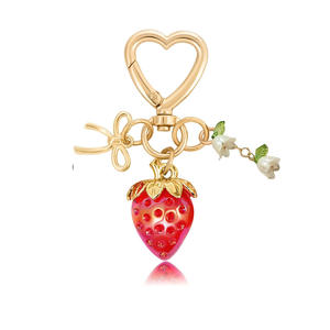 Llavero Uionen con diseño de fresa tridimensional, bonito y dulce, colgante de margarita para bolso - Product Image 5