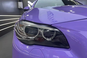 Vinilo para rotulación de vehículos, color lavanda púrpura, PET de 6.5mil, alto brillo, con tecnología Air Release, antiarañazos, para cambio de color automotriz de carrocería completa. - Product Image 6