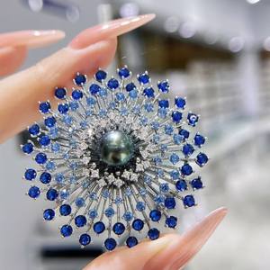 Broche Elegante de Aleación de Alta Gama con Diseño de Flor y Diamantes de Imitación para Traje o Abrigo, Accesorio de Pecho con Diseño de Planta Floral - Product Image 4