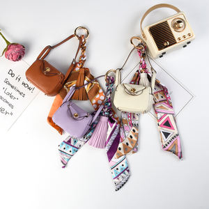 Llavero de moda de cuero sintético mini con borla de pañuelo de seda y herrajes de aleación de zinc, dije de lujo para bolso de mujer, accesorios para bolsos. - Product Image 5