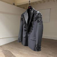 Veste de Costume de Banquet Sur Mesure Style Français Faite à la Main, Simple Boutonnage, Broderie de Perles et de Paillettes, Col Cranté