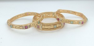 DIVYORO Juego de Brazaletes de Oro Antiguo Clásico de Diseño Premium de 50g con Incrustaciones de Piedras Multicolores, Joyería Étnica para Novias, Joyería de Boda para Mujer - Product Image 2