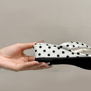 Sandalias de cuña con punta cuadrada y estampado de lunares estilo coreano 2026, chanclas versátiles antideslizantes con separador de dedos para vacaciones y actividades al aire libre - Product Image 4