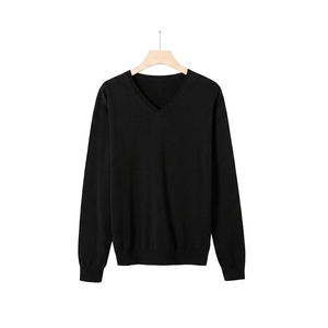 Pull à col en V pour homme avec logo personnalisé, pull en coton 100% GOTS à manches longues, tricot décontracté d'hiver pour homme - Product Image 1