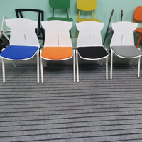 Coussin de chaise de bureau ergonomique en acier inoxydable au design minimaliste en maille métallique empilable pour réunion et conférence