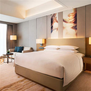 Ensemble de meubles de chambre d'hôtel de luxe moderne 5 étoiles : lit Queen/King à cadre en bois, canapé, table basse, armoire pour appartement complet - Product Image 1